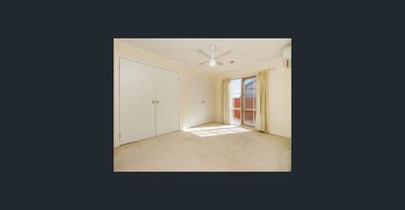 Spacious townhouse on a small block of 5! - Photo 3