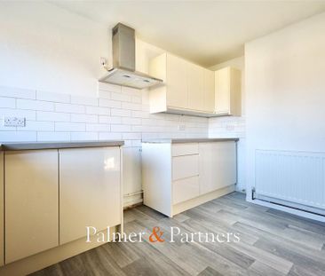 3 bedroom semi-detached house to rent - Photo 5