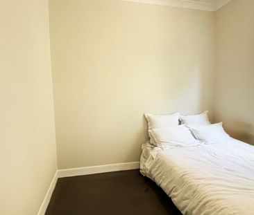 4 Rixon Grove, Mount Victoria - Photo 2