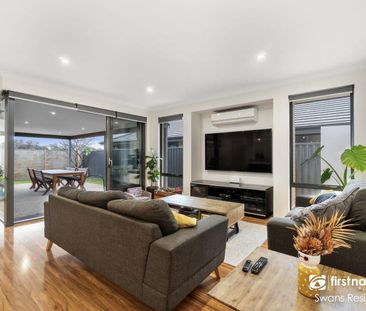 Stylish Living with Space for the Whole Family!! - Photo 2