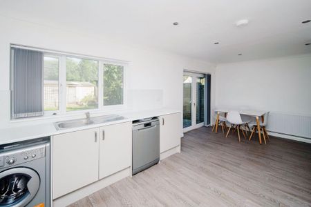 6 bedroom house to rent - Photo 2