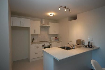 Chic 2BR Onehunga Retreat + Pool! - Photo 3