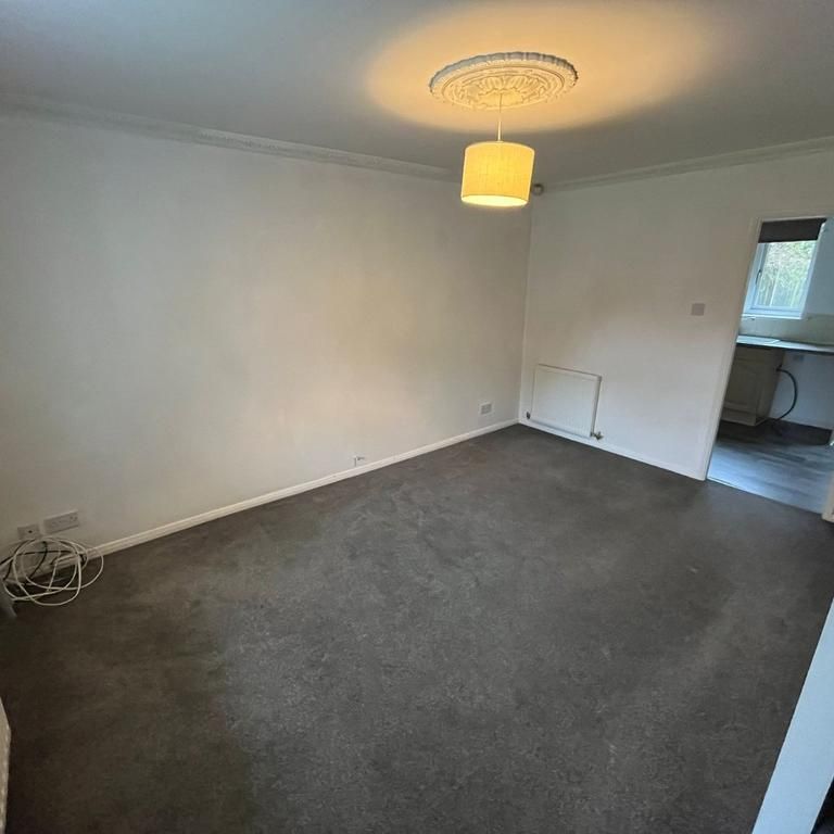 2 bedroom end of terrace house to rent - Photo 1