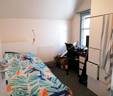 4 bedroom end of terrace house to rent - Photo 5