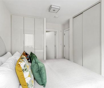 2 bedroom mews to rent - Photo 3