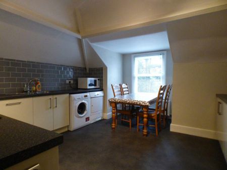 2 bedroom flat to rent - Photo 4