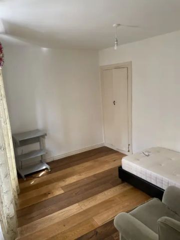 3 Bedroom, 1 Bathroom - Photo 2