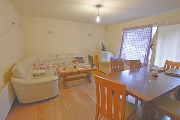 5 Bedroom Semi-Detached House - Photo 1