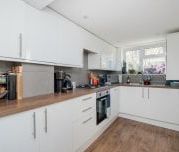 3 bedroom flat to rent - Photo 4