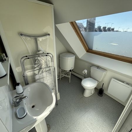 STUDIO MEUBLÉ - QUARTIER SAINT PIERRE - Photo 4