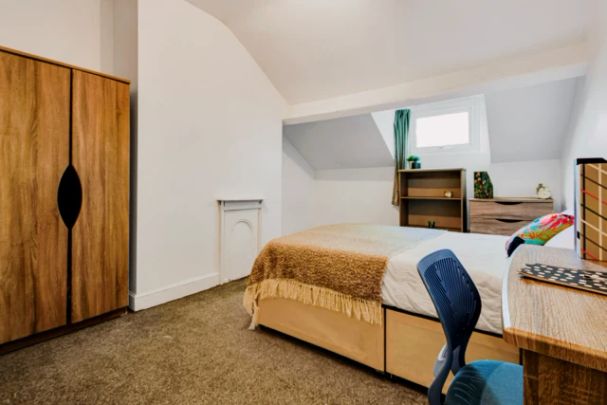 8 Beds 3 Baths - Photo 1