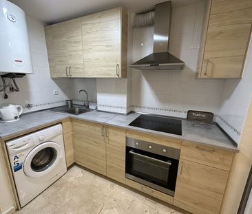 Middle Floor Apartment in Estepona - Photo 6