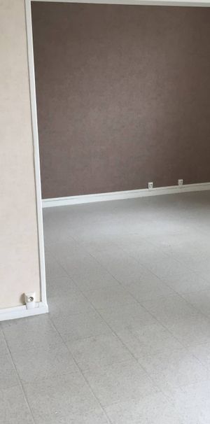 TILLIERES SUR AVRE - T4 de 80 m² - Photo 1