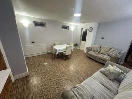 6 bedroom terraced house to rent - Photo 4