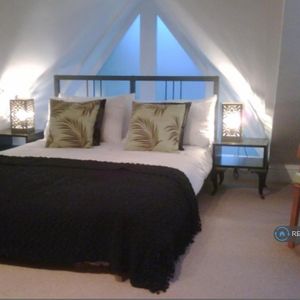 1 bedroom in a house share to rent - Photo 2