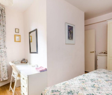 One Bedroom flat in Sloane Square – Chelsea London - Photo 1 | Rentumo