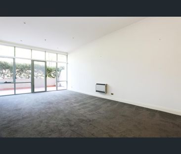 3/15 Queens Road, Melbourne, Vic 3004 - Photo 4