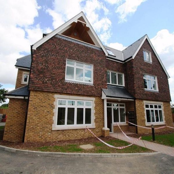 2 bedroom Terraced House to let - Photo 1