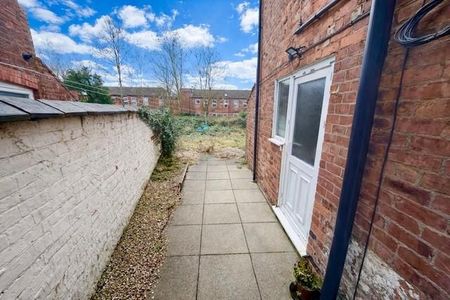 3 bedroom end of terrace house to rent - Photo 5