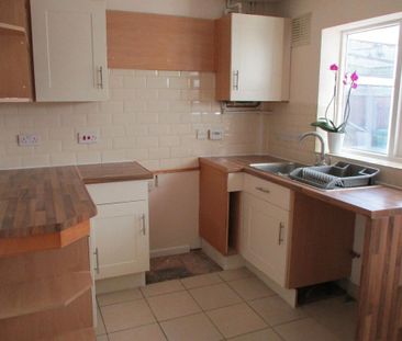 2 bedroom semi-detached house to rent - Photo 6