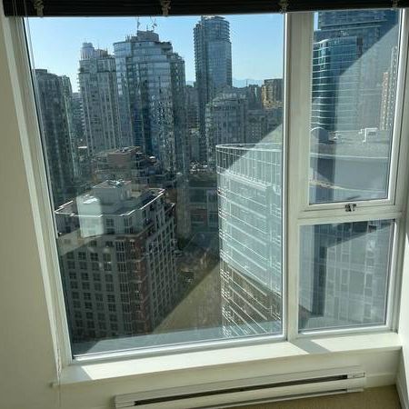 One-Bedroom + Den Apartment in Downtown Vancouver with City view - Photo 1