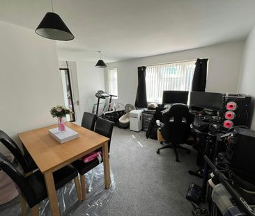 Semi-detached house to rent on - Photo 2