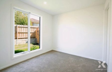 4 Bed, 3 Bath - Photo 5