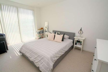 Fairfield Avenue, Staines-upon-thames, TW18 - Photo 2
