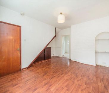 2 bedroom end of terrace house to rent - Photo 2