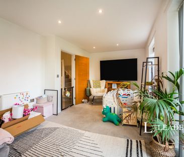 3 bedroom house to rent Sheldon Way, Larkfield, Aylesford, Kent, ME20 - Photo 1