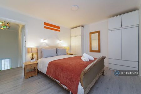 Brampton Gardens, Walton-On-Thames, Hersham - Photo 4