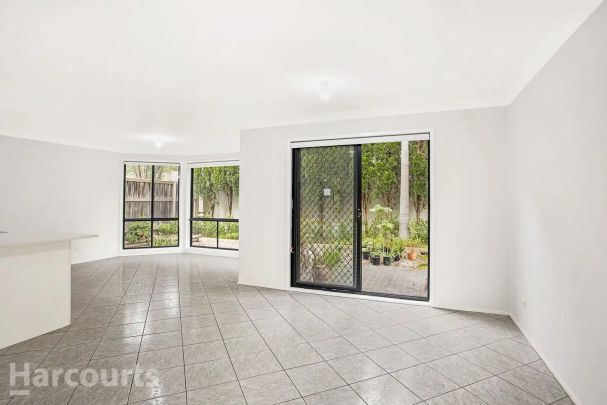 “Beautifully Presented Family Home” - Photo 1