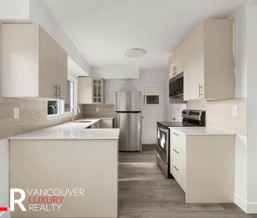 House in West Vancouver, BC - Photo 2