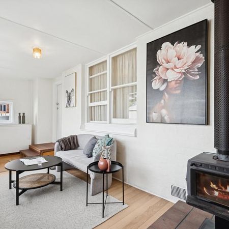 Spacious & Versatile Family Home in a Quiet Reservoir Pocket - Photo 3