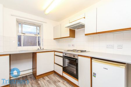 2 bed Flat for Rent - Photo 2