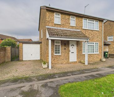 3 bed detached house to rent in Stocklands Way, Prestwood, Great Mi... - Photo 3