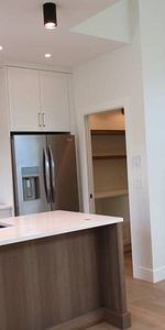 2bed 2bath Duplex Carriage House - Available September 1 - Photo 3