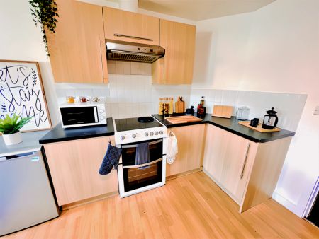Two Bedroom Apartment - Photo 4