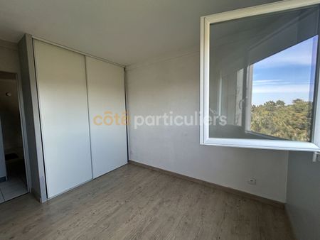 LOCATION À L'ANNÉE - APPARTEMENT 72M2 -2 CHAMBRES - LE VERDON - Photo 2