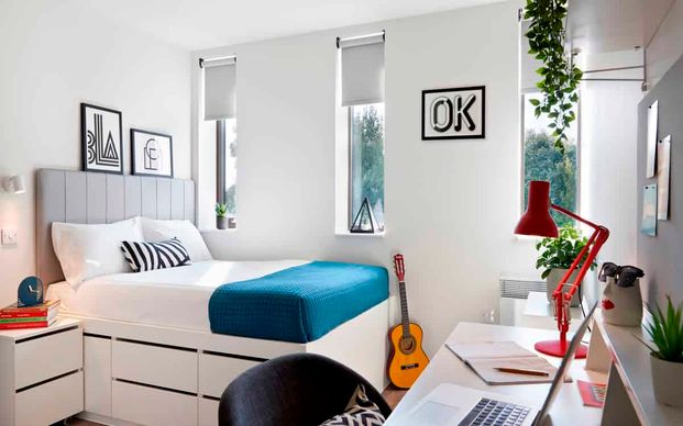 Bannister Studio - Photo 1