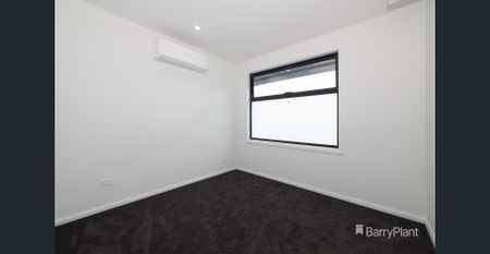 Stunning Modern Townhouse with Premium Features - Photo 3