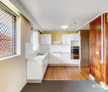 Top Floor 2 Bedroom Unit in Prime Location - Photo 5