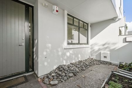 Move-in ready + 2 min walk to Ponsonby Road - Photo 3