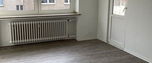 Auto? Unnötig! Mitten in der City: zentrale 4-Zimmer-Wohnung WG geeignet! (keine Zahlung über das Jobcenter) - Foto 1