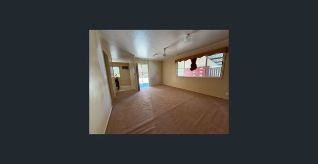 Walking distance to local shops, sporting clubs and pubs - Photo 1