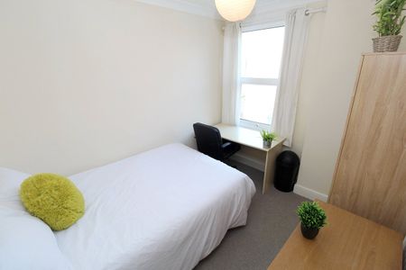 5 bedroom house to rent Harrow Road, Southsea, PO5 - Photo 3