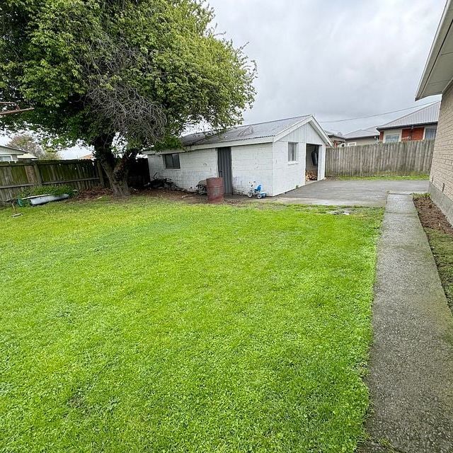 A home with walking distance to mall and schools. - Photo 1