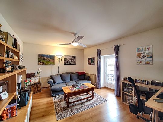 Noves : Appartement grand T2 au 2ème étage, - Photo 1