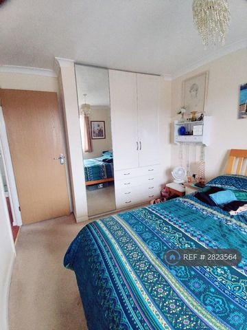 3 bedroom semi-detached house to rent - Photo 5