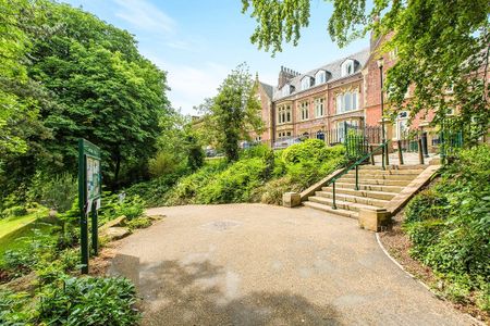 2 East Cliff Gardens, Preston City Centre - Photo 3